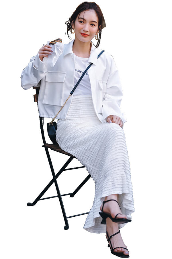 ALL WHITE『ハンサム美人な恵比寿女子的オールホワイトは、キレのよさがカギ。コーデがのっぺりしないように、テンションが異なる素材のアイテムを組み合わせて、奥行きのある着こなしを意識して。』