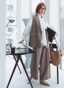sly ファーフロントホックコート　中町綾着用 中町綾が着用している「SLY」のアイテム紹介