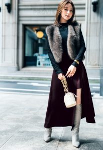 sly ファーフロントホックコート　中町綾着用 DMA-20240718c0171-205x300.jpg