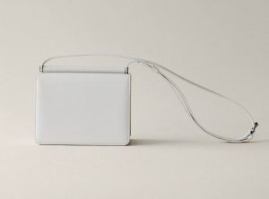 10,000台から買える！韓国発「TOUT Y EST」のレザーバッグは通勤