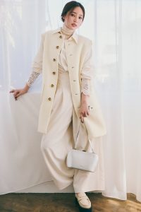 LOW CLASSIC 中町綾着用 中町綾 デニムのセットアップから美ウエストがチラリ