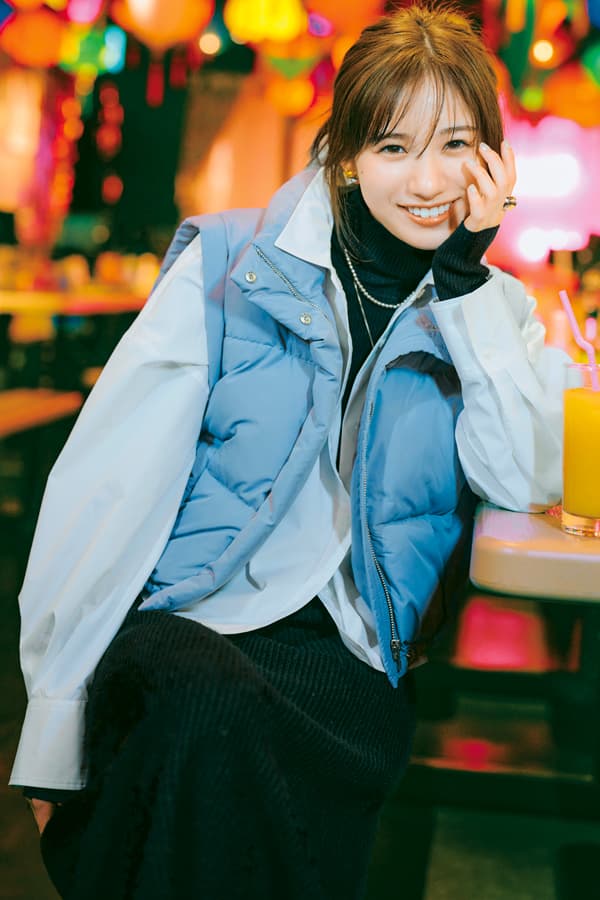 学生時代の友人との忘年会なら…袖が外せる2WAYダウン『この冬は、袖が外せるダウンコートが大豊作！寒さが厳しい冬の通勤ではしっかりと防寒もできて、気負わず洒落たい旧友との忘年会では、さりげにこなれ感が出せる優れものなんです♪』