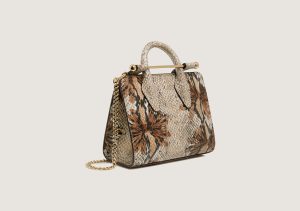 キャサリン妃愛用 英国発 ＊Strathberry＊ CRESCENT WALLET cms-pm-gallery-20222-125-562-