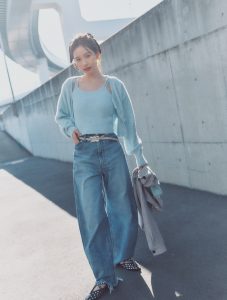 【デニムでワントーンコーデ♡】CHANEL ハンドバッグ 洗練度高め♡ポンチョ×デニムで作るワントーンコーデ【今日の