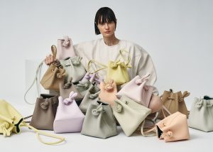 祝10周年】VASICのスペシャルなバッグ3選 - CanCam.jp 祝10周年】VASICのスペシャルなバッグ3選 - CanCam.jp