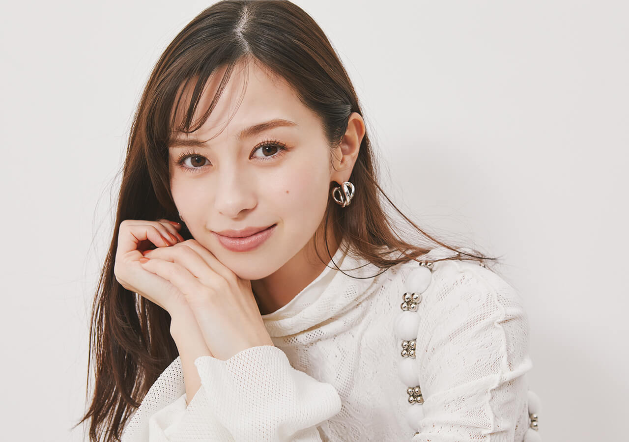 中条あやみ、CanCamモデルを卒業して早1年。大人になった彼女が、初の