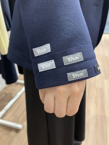 ユニクロ試着】知ってる？上下￥10,980～。袖丈や着丈が調整