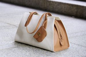 CAFUNE カフネ マイクロスタンス バックチャーム Cafuné Medium Stance (カフネ ミディアム スタンス) - Black