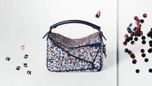 ロエベの「パズルバッグ」が10周年！復刻デザインが揃う