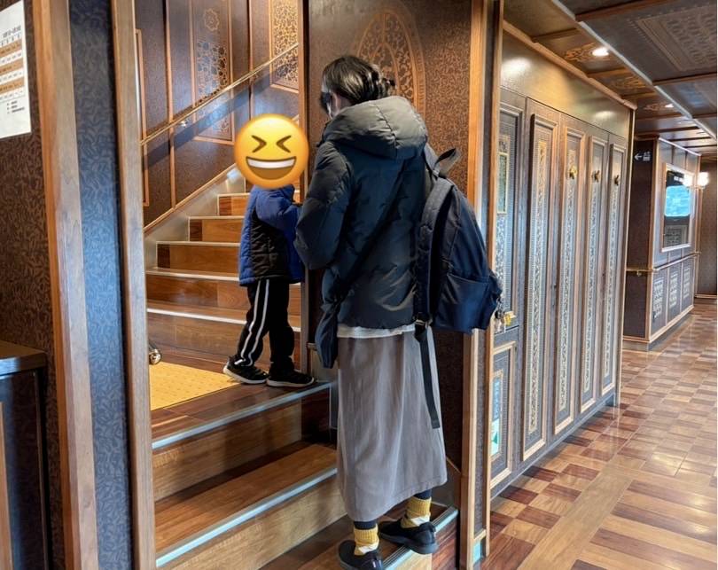 豪華な船内の一角