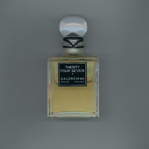 ホリデーギフトや自分へのご褒美に♡バレンシアガからフレグランスが