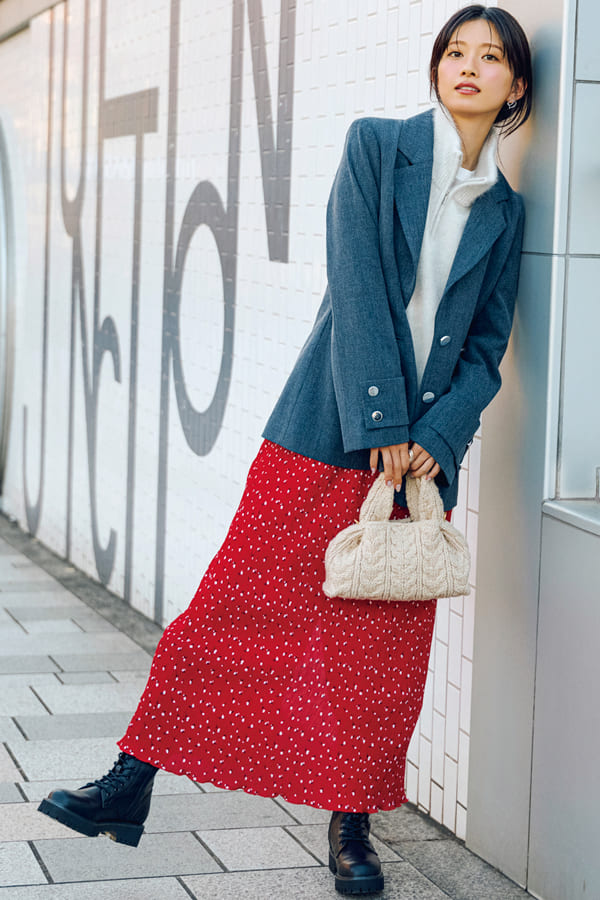 2026年はパワフルさが開運のカギ　とにもかくにも赤をひとつ！『2026年は強い女性が出現するといわれている60年に1度の丙午の年！ エネルギッシュで華やかな赤をまとって運気上昇の波に乗って♪「今年は同時に真逆の性質を持つ一白水星という星も回ってきます。陰陽が一緒に巡ってくる年なので、甘いと辛い、華やかだけどラフ、など相反するものを組み合わせるとさらにGOOD！」（byここさん）』