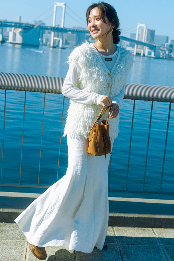 対人関係や仕事のモヤモヤ…あらゆる悩みを白でリセット！『浄化の白を味方につけて、今ある悩みはまるっと全部昨年に送り返して♪ 「丙午の年であると同時に、一白水星も巡ってくる今年は、白と黒も実はラッキーカラー。汚れが目立つので大切に扱う=自分に優しくする、という意味でもいい方向に作用してくれます」（byここさん）』