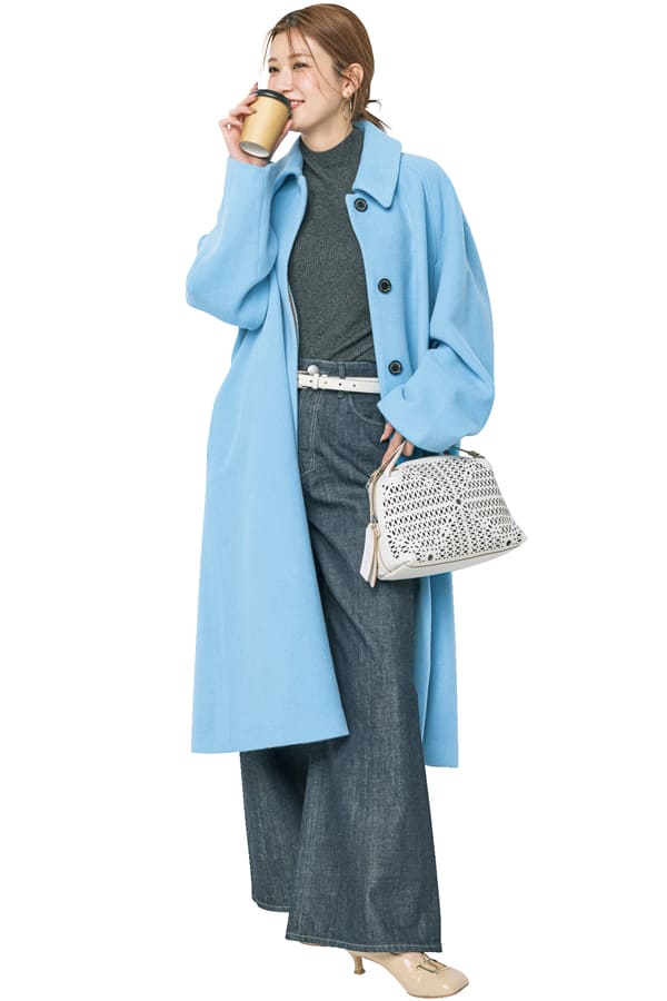 目指せキャリアアップ！透明感ブルーでしごでき狙い♪『地に足がついている印象に導く知的なブルーが仕事運を底上げ♪ かっちりとさせすぎずフェミニンさを加えたり、素材感で緩急をつけて優しさを醸すのが開運のカギになるそう！ 「今年は〝光〟も大事なキーワード。濃いブルーより透明感のある水色やツヤのある素材感が開運効果をより高めてくれます」（byここさん）』