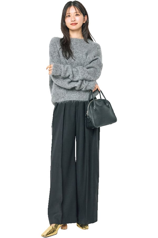 ゴールドの靴で夢の実現に一歩前進♪『「土の要素を持ったゴールドは、自分の土台を作るのに必要な色。そこに光が入ることで、ただ夢の実現を願うだけじゃなく、行動に移す強さも与えてくれます」（byここさん）』