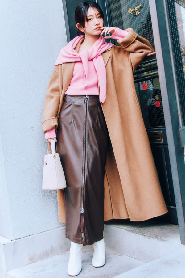 鮮やかなきれい色で季節を先取り♡ チアフルピンクニット『今年の春は高発色な色物が人気の予感。半歩先を行って〝今〟から取り入れると、冬のマンネリを解消しつつ春の間もしっかり使えて、結果コスパよし。キャッチーなピンクなら気分も上々♪』