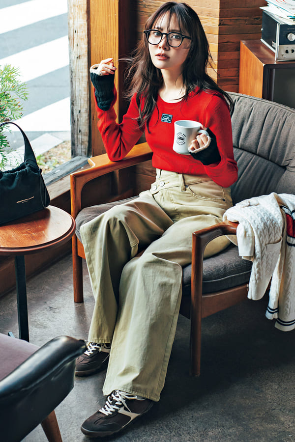 1日撮影DAYなら…イチ推し春カラーのトマトレッド でテンションUP！『気分が高まるチアフルカラーがトレンドの春。中でもパキッと鮮やかなトマトレッドが旬度バツグン。甘さ控えめで大人に着られる絶妙カラー♡』