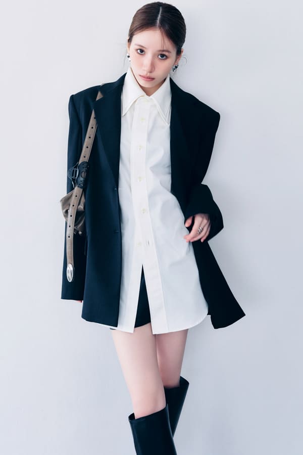 定番だけど地味になりがち『モノトーンコーデは〝ネオ囲み目メイク〟で強さと大人の余裕をダブルで醸す！』