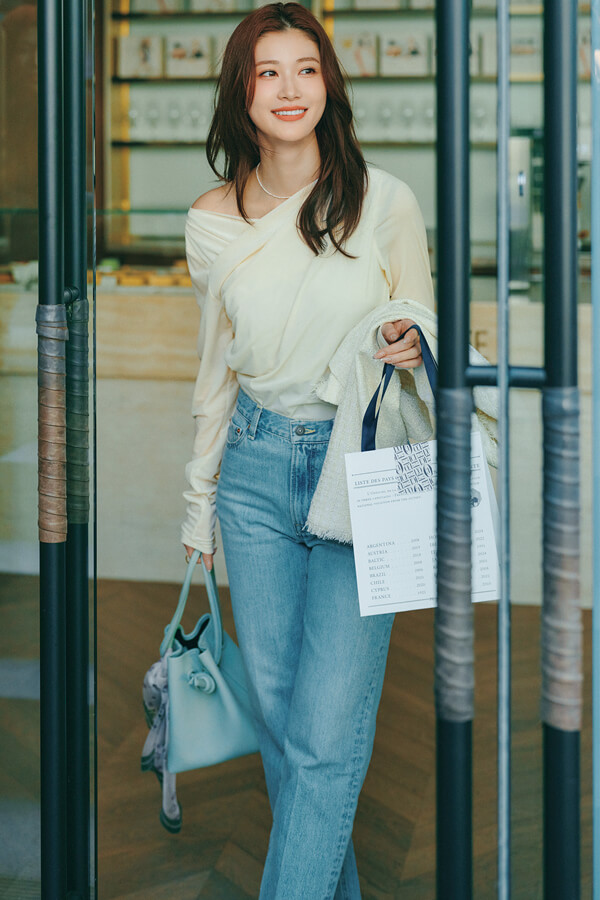 撮影現場への手土産を購入『担当ブランドの撮影で終日外出！現場で雑用もできるようにカットソー×デニムで軽やかに。今日はこのままノーリターン♪』