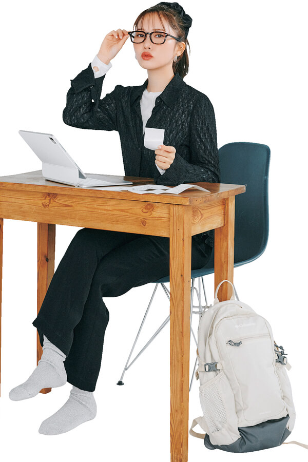 空いた時間を使って自宅で請求書作り『フリーランスだから、お金は自分で管理しないと！忘れないうちに請求書を作るまでがお仕事です☆キリッ』