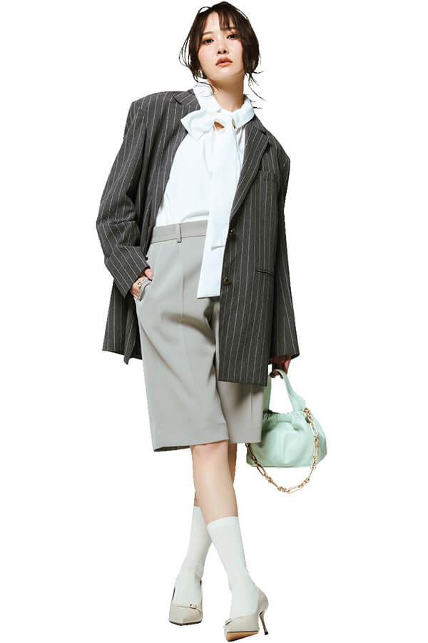 ハーフパンツ×ストライプジャケットコーデ