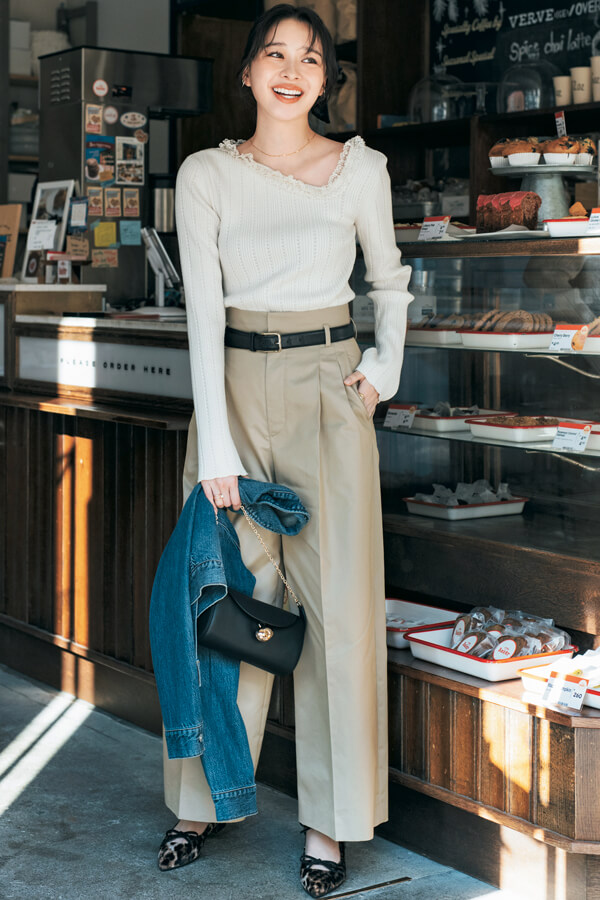 部分レースニットはクラシカルコーデで上品に『首まわりや袖、裾などにレースをドッキングした主役ニットが大豊作！ ノーブルなデザインが多いから、着こなしもクラシックでお育ちよさげな雰囲気に。今っぽさと品の両立が叶う♪』