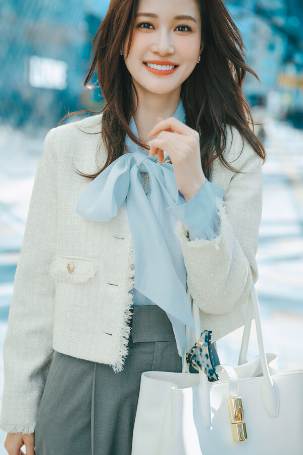 める会社員 スイートシンプル派『社会人らしい〝きちんと感〟も大事だけど、気分がアガる甘さも忘れたくない！ リボンやスカートなど、華やかで着映えするアイテムが好き♡ やりすぎない肌見せで、自然に色っぽさを演出したい』