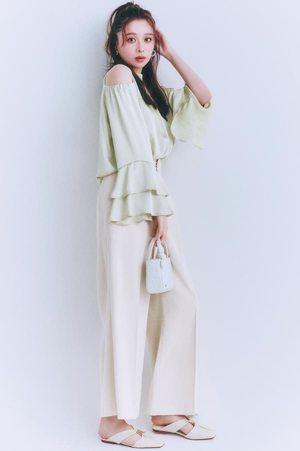 甘盛りブラウスは×パンツの微糖コンビで、はい！モテ確定♡『「実は、スカートよりパンツ派」というメンズも多く、甘トップスは、甘コーデで着ない！ のが、今どきデート服の法則♪』