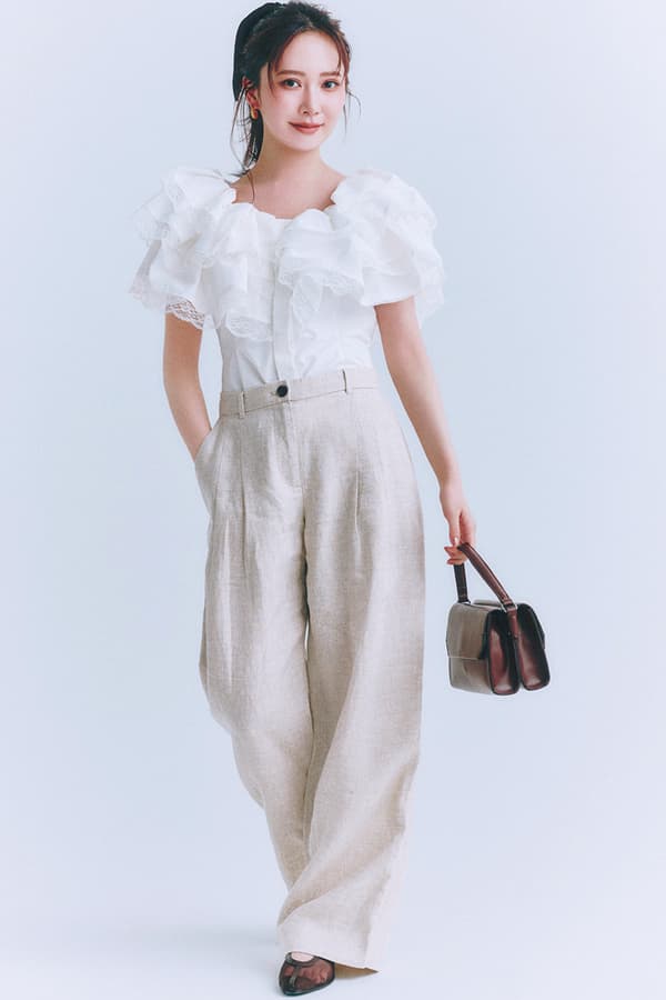 甘盛りブラウスは×パンツの微糖コンビで、はい！モテ確定♡『「実は、スカートよりパンツ派」というメンズも多く、甘トップスは、甘コーデで着ない！ のが、今どきデート服の法則♪』