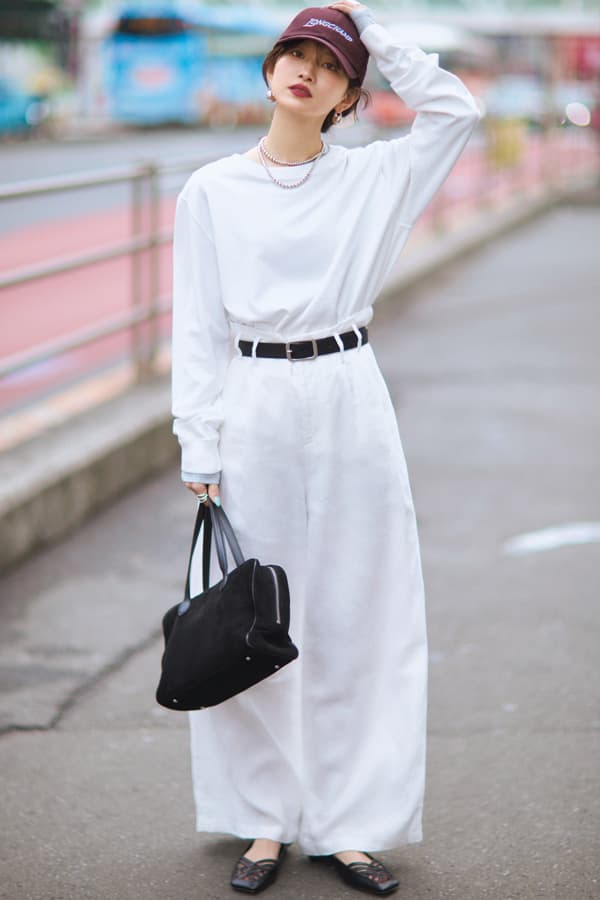 スポーティなホワイトコーデ