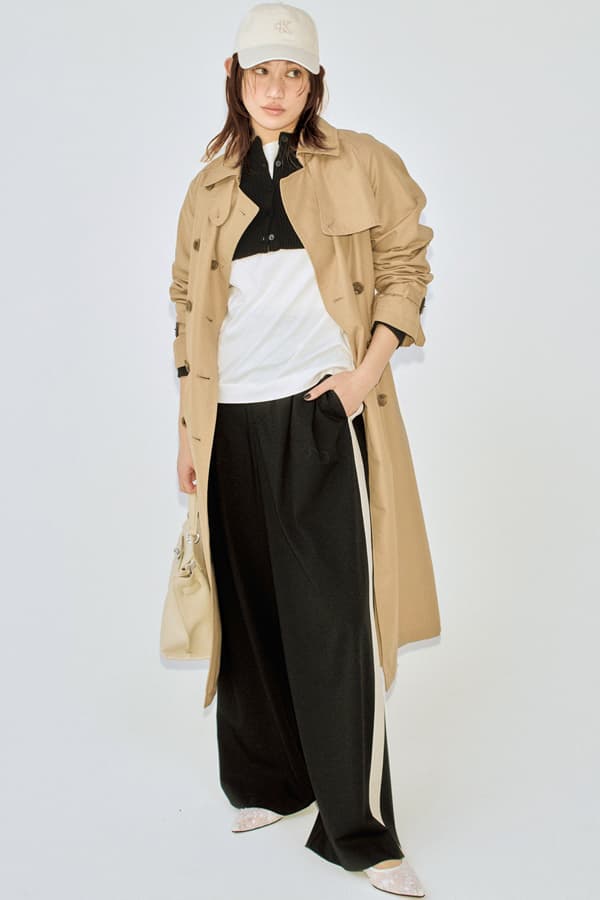 ベージュコート×モノトーンコーデ