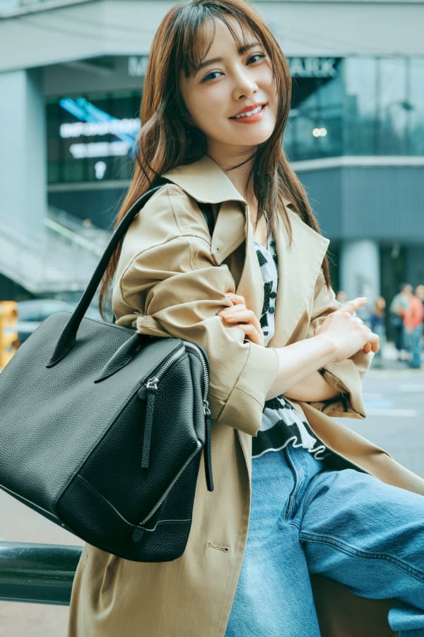 たくさん入って出し入れしやすい私たちの相棒♡ 大容量バッグをまずはGET！『きれいめカジュアル派かとしフリーランスはボストンバッグでトレンド感をプラス！』