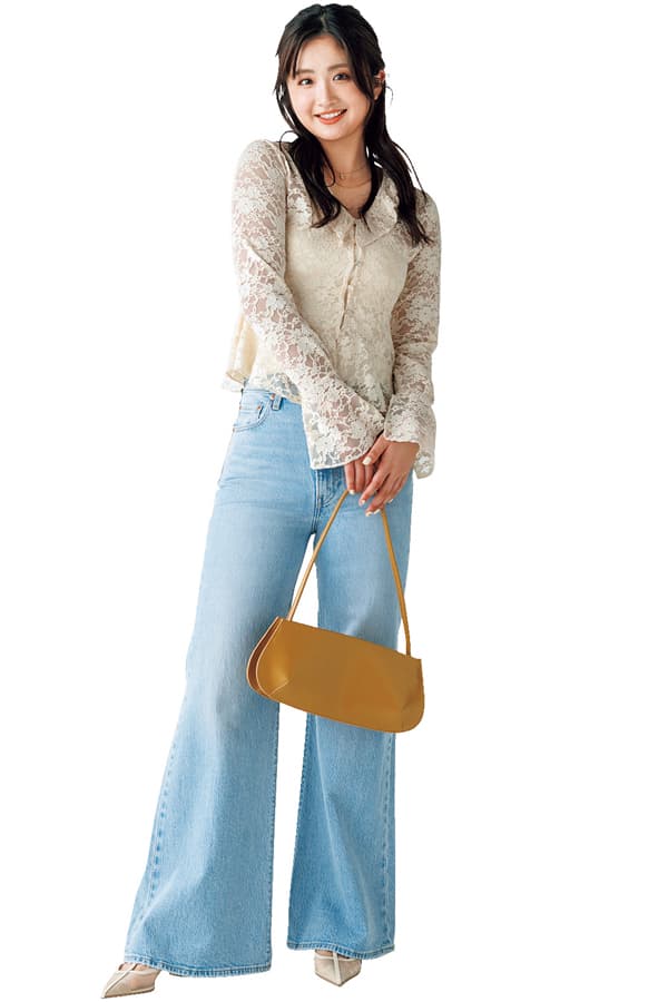 レースブラウス×フレアデニムコーデ