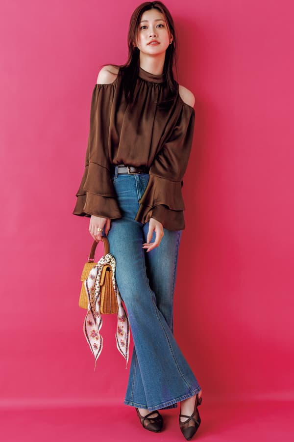 ブラウンブラウス×フレアデニムコーデ