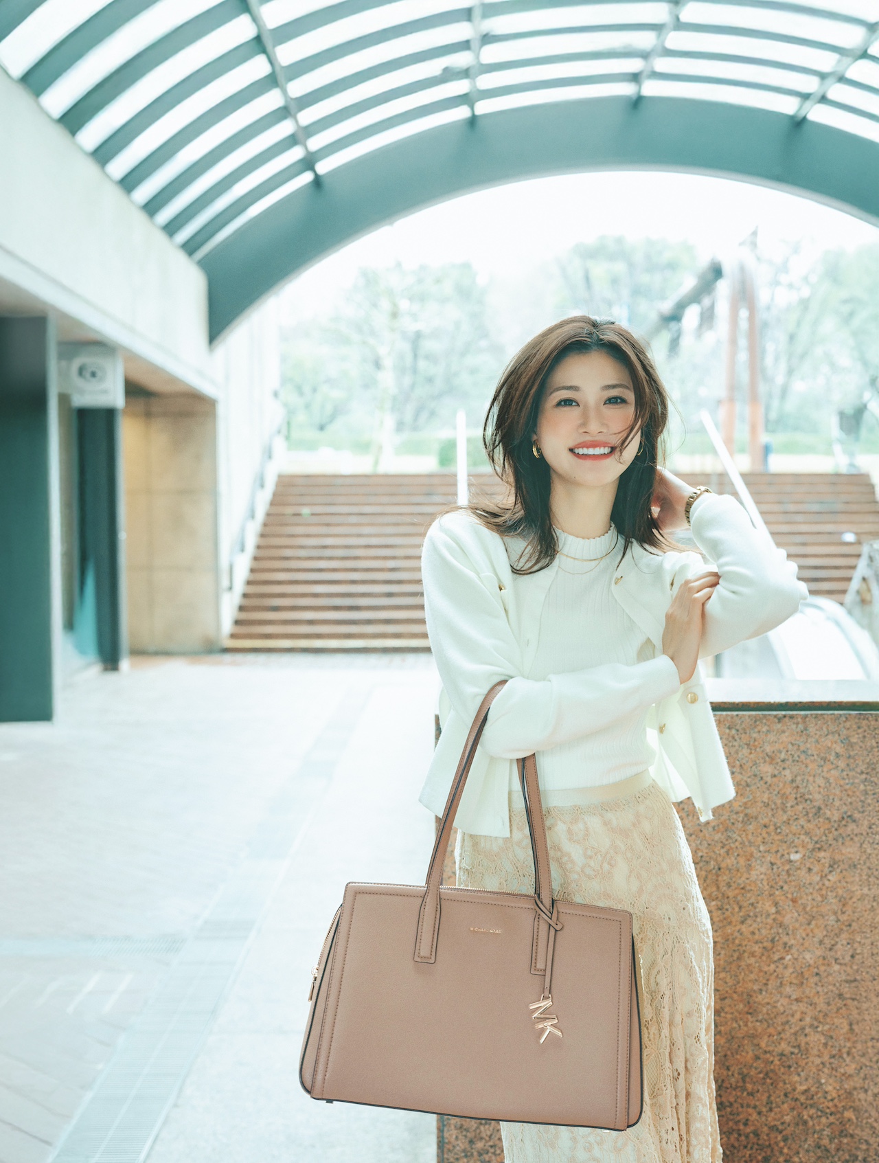 めるる♡生見愛瑠さん着用♡美品♡ケイトスペード レザー 2way トートバッグ 生見愛瑠】会社員におすすめ♡PCが入る「仕切りポケット付きトート