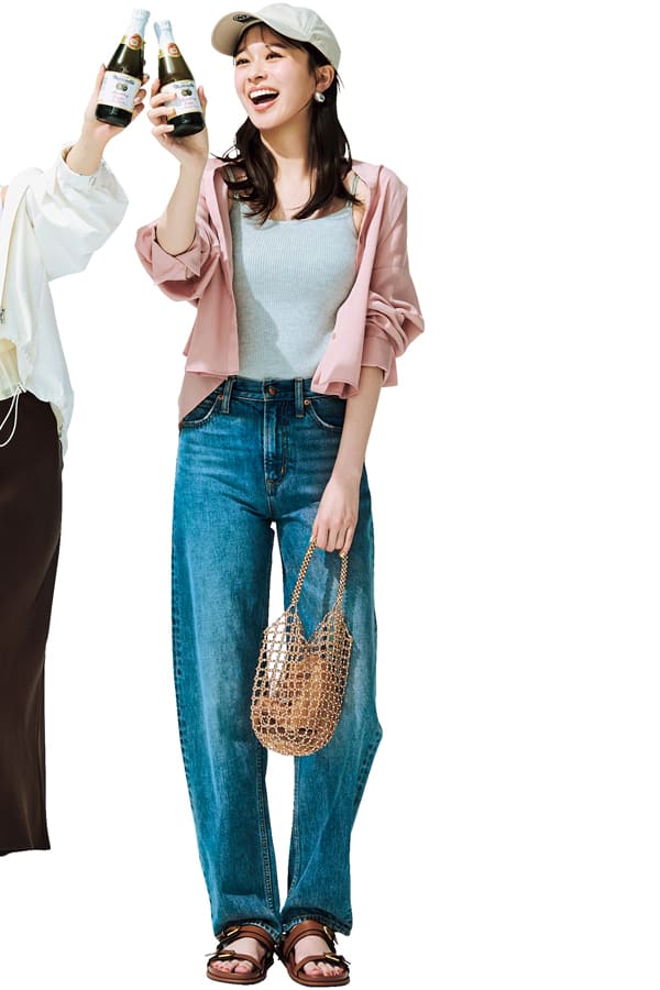 長〜い夏のあらゆる予定に頼れる！ 今っぽUVはおり『強い日差しの下では、素肌でいるよりサラッと1枚はおったほうがむしろ快適なことも。さりげなく紫外線をカットしてくれるはおりものを味方につけて、夏のお出かけやイベントを余すことなく満喫して♡』